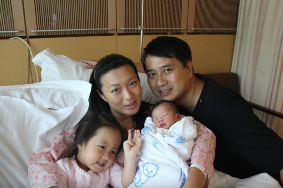 姚嘉妮60岁前夫近况曝光，离婚后在澳门开餐厅，身材发福样貌显老