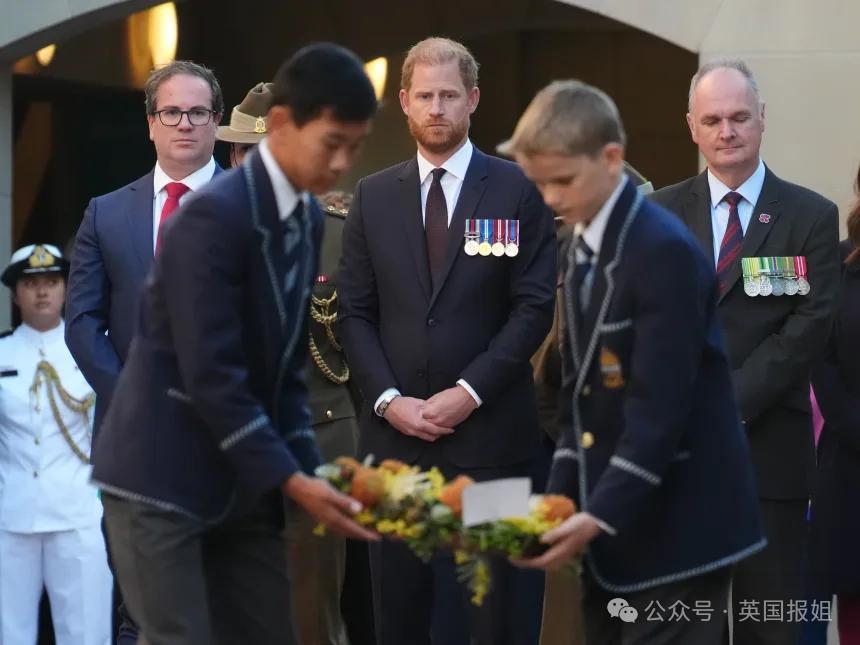 哈里梅根接商演大赚？梅根每天造型挂小黄车带货，网友：伪王室！