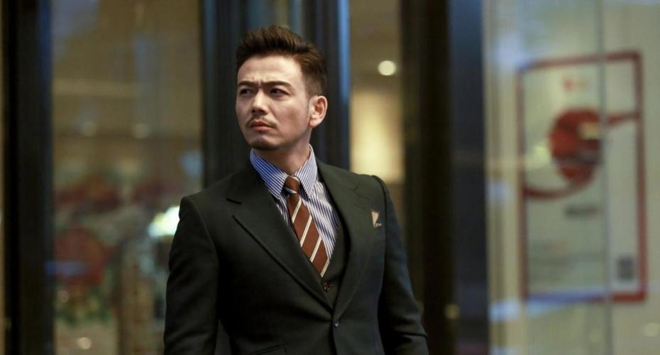 杨烁近况曝光，与妻子同框引热议