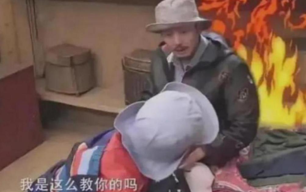 杨烁近况曝光，与妻子同框引热议