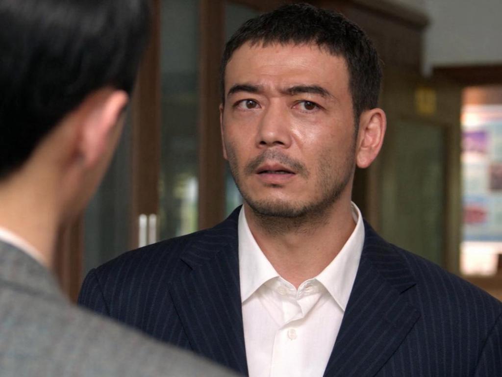 杨烁近况曝光，与妻子同框引热议
