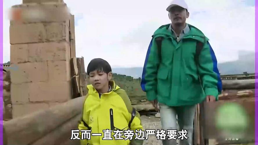 杨烁近况曝光，与妻子同框引热议