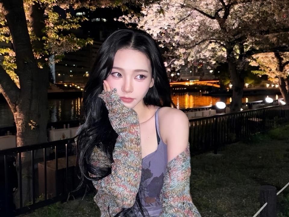 顶流女星柳智敏把92元的裙子穿出高级感，网友：长得好看就算套个麻袋都美啊