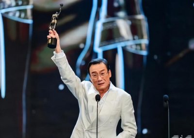 梁家辉5封金像奖影帝哽咽感谢太太，本人回应：我没有哭，那是演给老婆看的