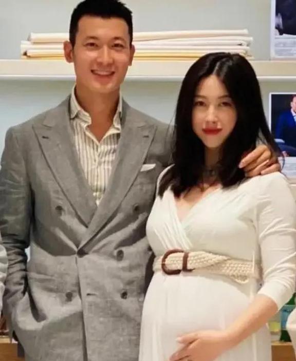 原来他们是夫妻！《蜜语纪》她火了，嫁给小2岁国家运动员女儿5岁