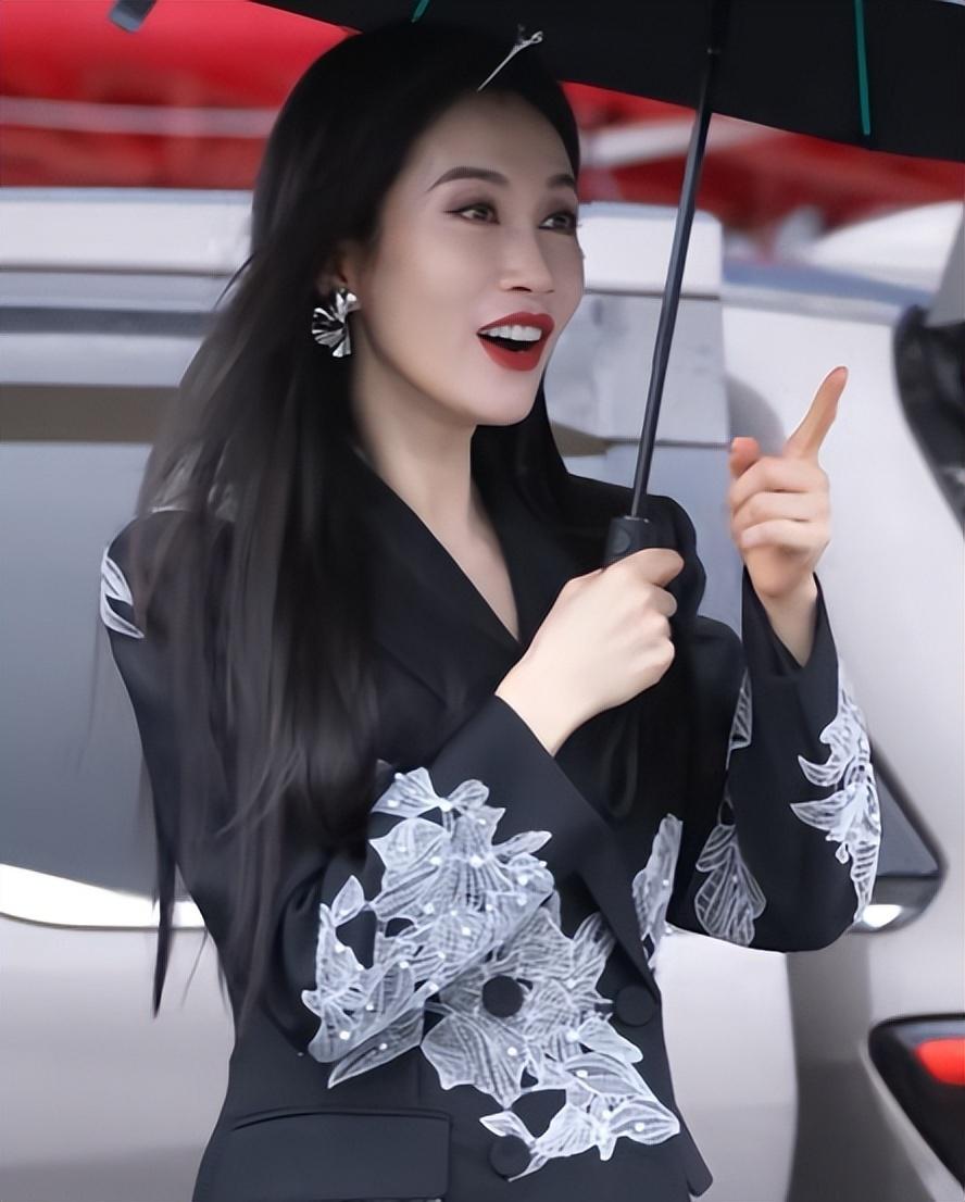 《浪姐7》里7位女星，带妆个个貌美如花，卸妆：大姐你是谁