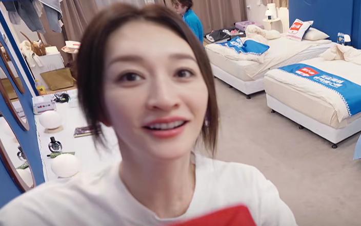 《浪姐7》里7位女星，带妆个个貌美如花，卸妆：大姐你是谁