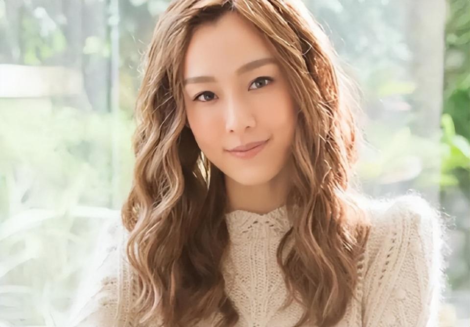 《浪姐7》里7位女星，带妆个个貌美如花，卸妆：大姐你是谁