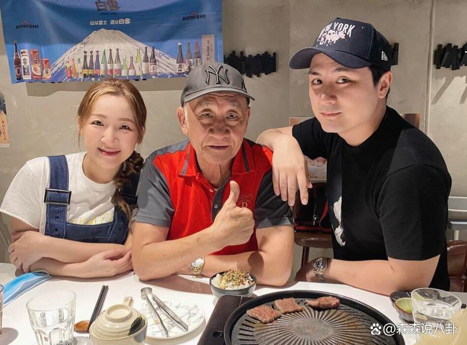 81岁港星李家鼎为前妻守灵到天黑，心力憔悴吃泡面充饥，双手发抖瘦脱相