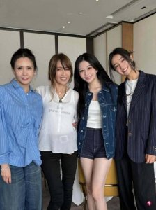 邱淑贞工藤静香两对母女同框，妈妈状态能打女儿明艳