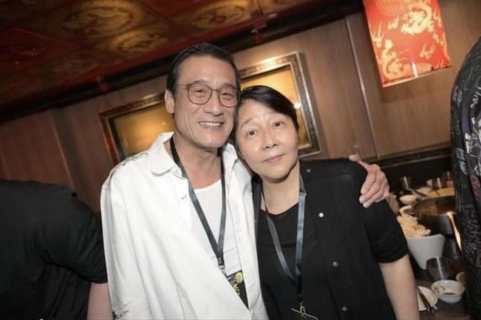 梁家辉拿影帝哽咽感激家人，次日就探望混血外孙，祖孙亲吻好温馨