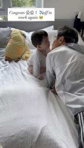 梁家辉拿影帝哽咽感激家人，次日就探望混血外孙，祖孙亲吻好温馨