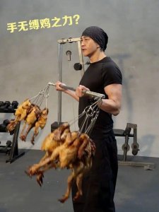 何润东用脚趾给自己项羽点赞 网友：直男没轻没重的