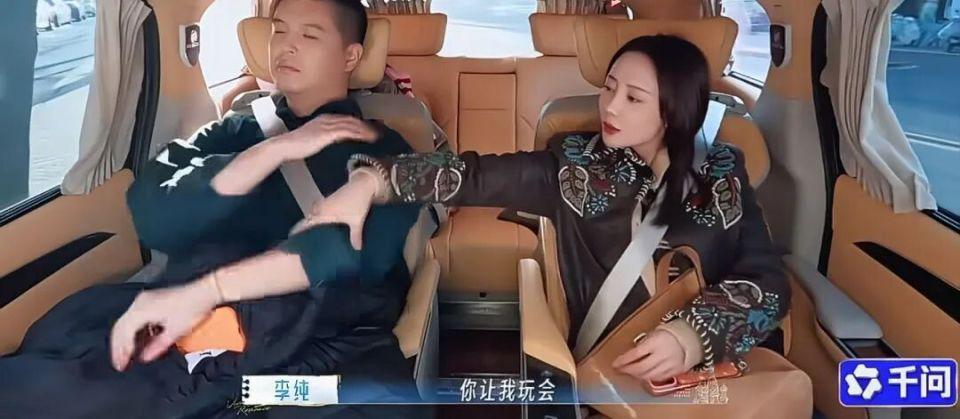 全网羡慕的恩爱，背后居然满是隐忍，幸福是演出来的？