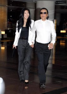 CoCo曝谢贤曾借女儿珠宝追她，提前声明要归还，初次邂逅便坠入爱河