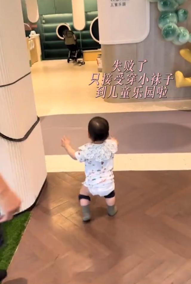 张檬坚持给1岁儿子喂母乳，单次泵奶250ml，儿子长到23斤已会走路