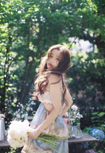 程潇晒春日元气大片！ 化身氧气感美女