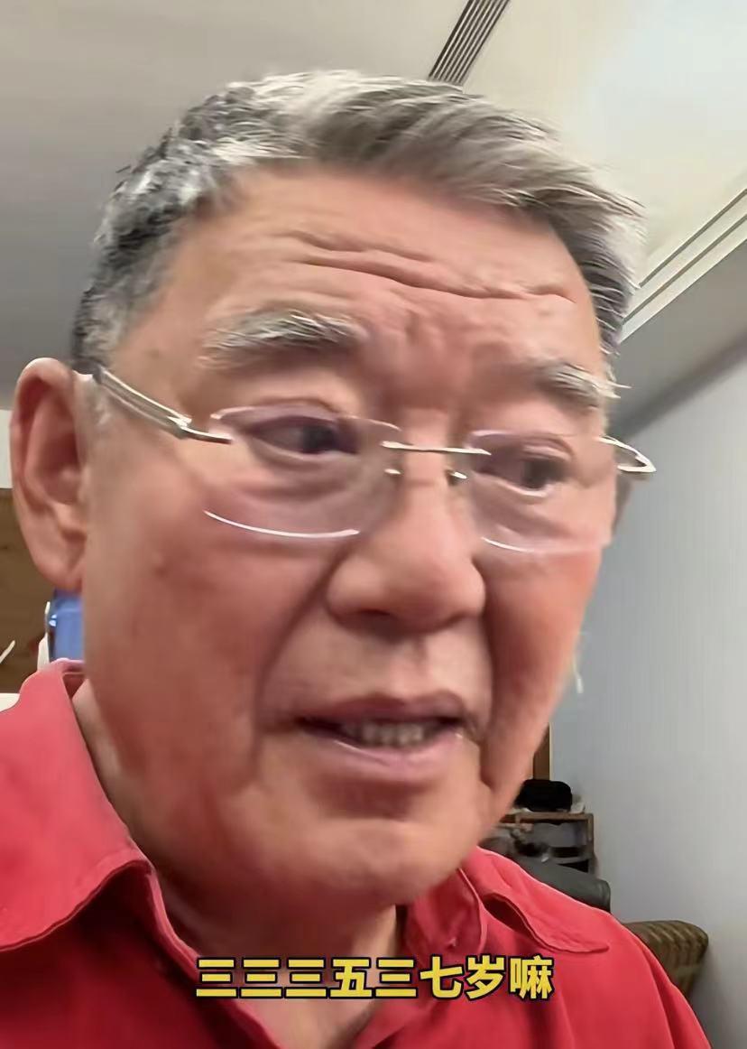 38岁儿子带着女朋友回家给李立群庆生，女友是摔跤手