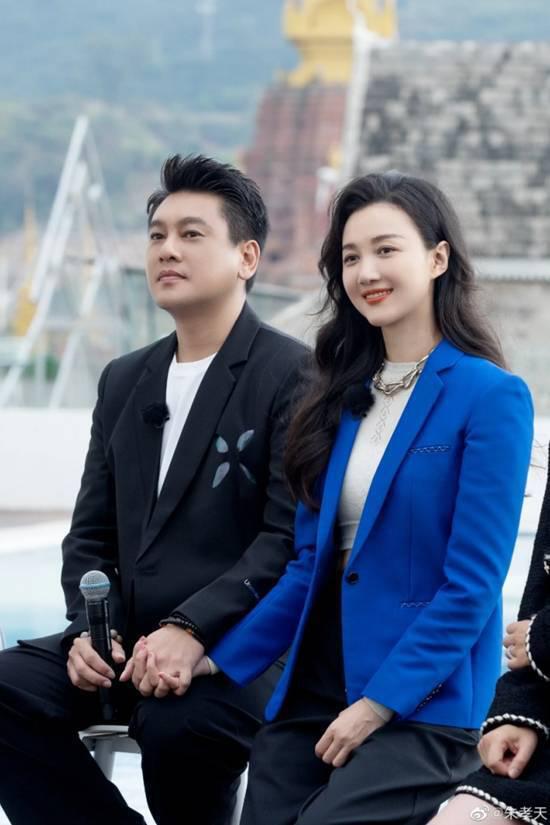 朱孝天妻子生病独自手术引关注 送妻子到医院后离开