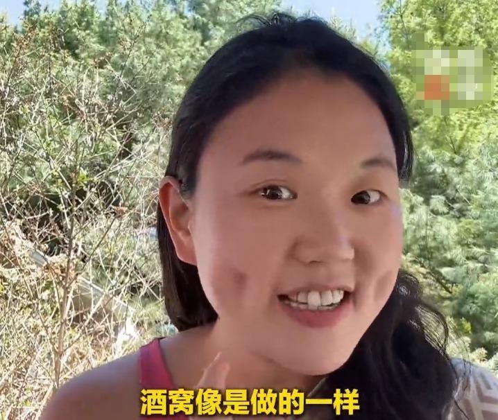 女网红发视频被质疑,酒窝大的有点夸张,她直言是天生的