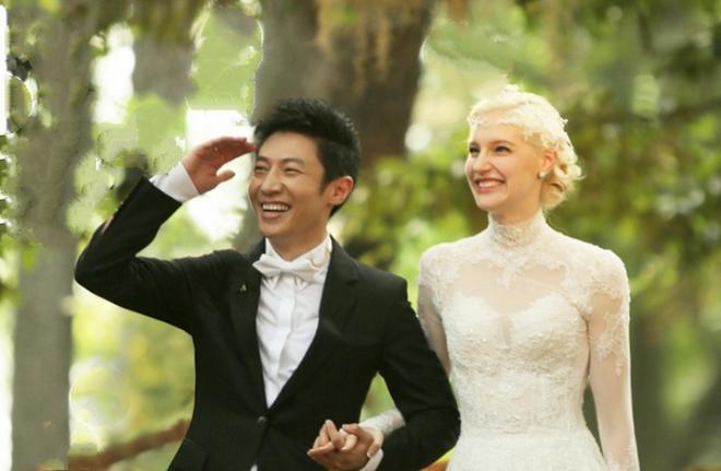 撒贝宁设宴款待妻子娘家人,冒雨游武汉,岳父母对女婿非常满意