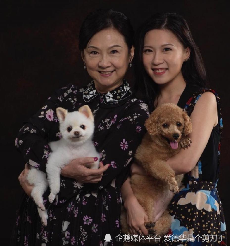 王晶71岁生日全家福曝光!“晶嫂”罕见现身,曾是空姐气质优雅