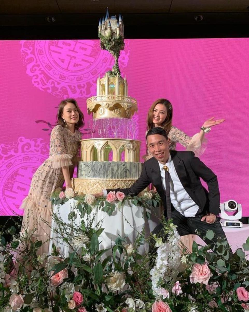 蔡卓妍婚后首现身,手戴婚戒一脸幸福,阿娇也在送了54万结婚礼物
