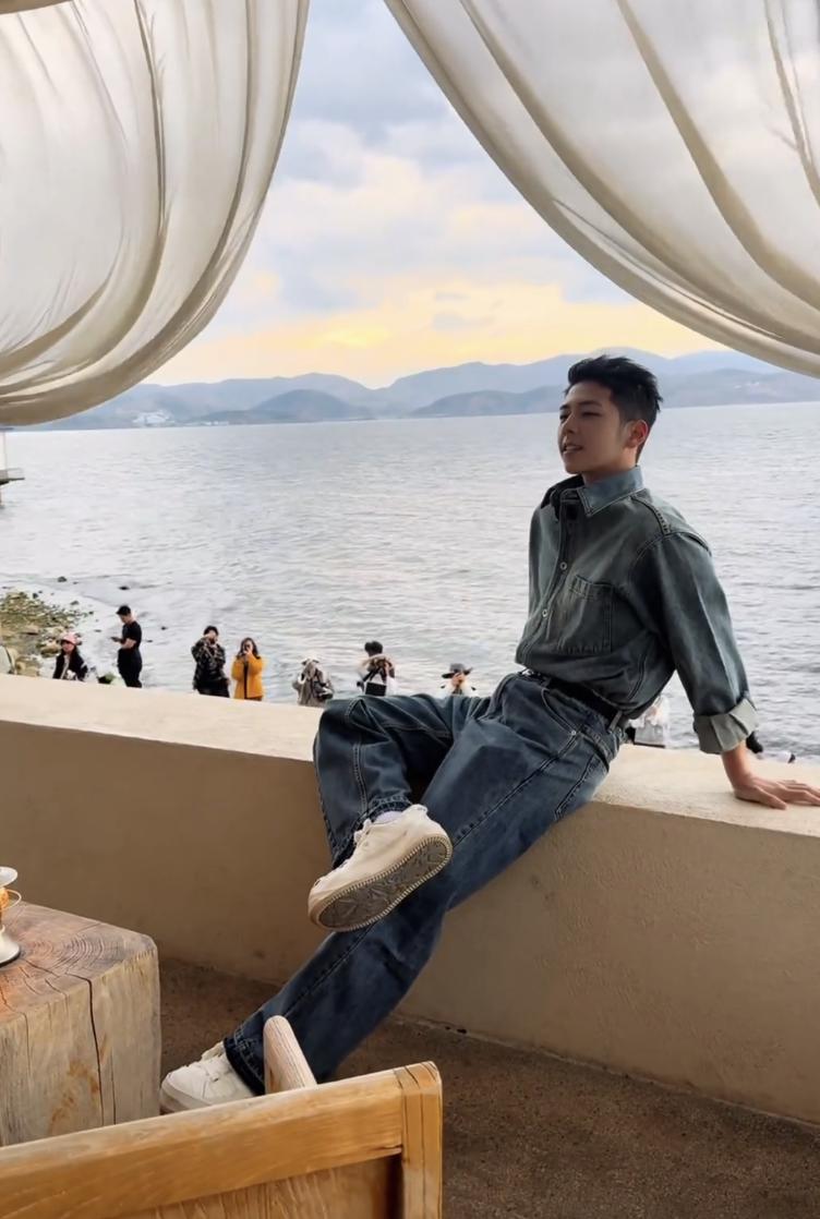 才几年不见,他变这么帅了?