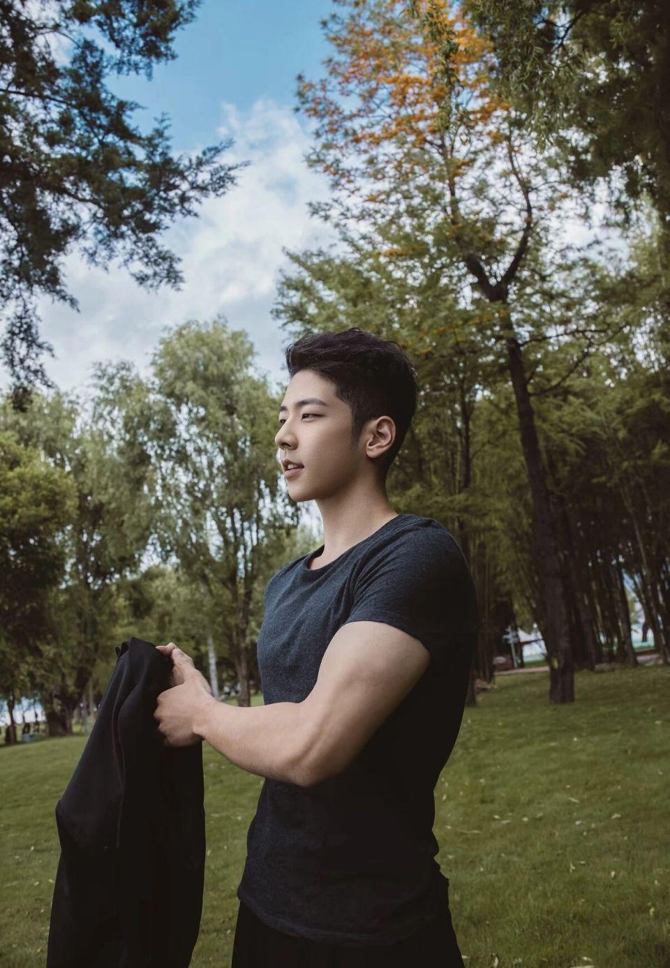 才几年不见,他变这么帅了?