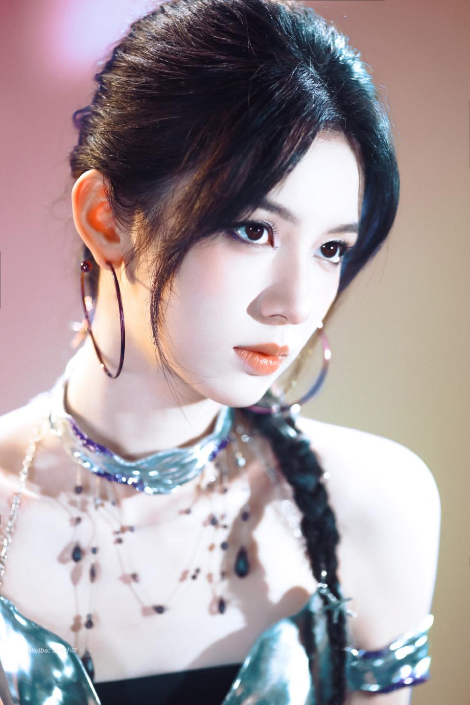 张婧仪、周也被认错 | 贵圈那些撞脸的双生花,均执着于活出自我