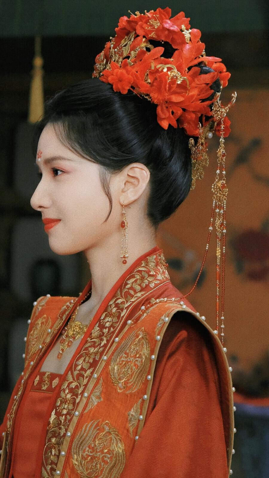 张婧仪、周也被认错 | 贵圈那些撞脸的双生花,均执着于活出自我