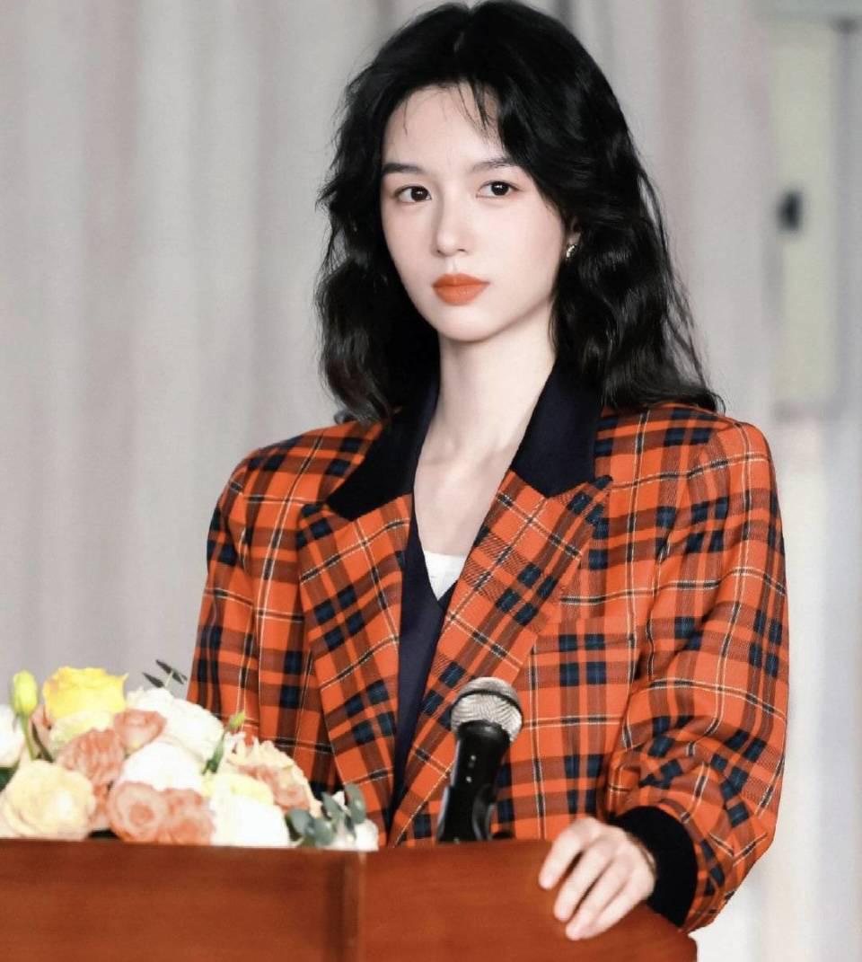 张婧仪、周也被认错 | 贵圈那些撞脸的双生花,均执着于活出自我