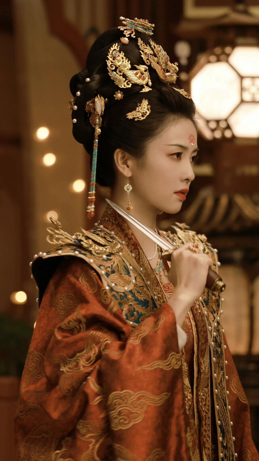 张婧仪、周也被认错 | 贵圈那些撞脸的双生花,均执着于活出自我