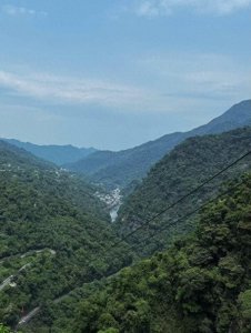 田馥甄晒3人合体爬山，陈嘉桦带包子接地气，任家萱现在最没星味