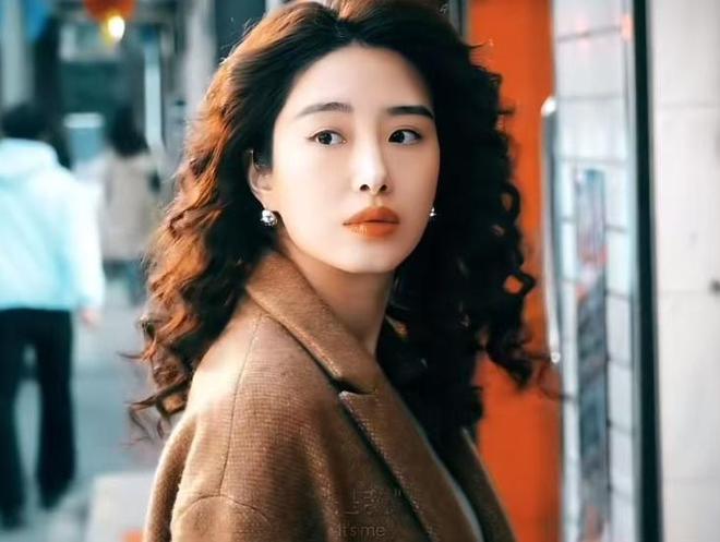 没想到,央剧《爱情没有神话》播出仅2天,冯绍峰竟实现口碑逆转