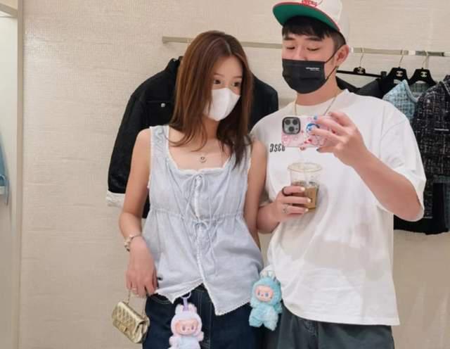 上海街头偶遇陈赫,跟张子萱走一起显普通,穿增高鞋裤子依旧拖地