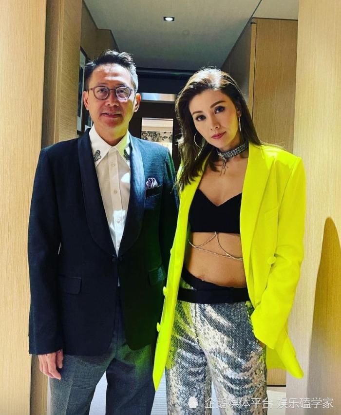 55岁李嘉欣近照曝光,金发造型重回巅峰,网友:还是那个“最美港姐”