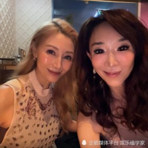 55岁李嘉欣近照曝光，金发造型重回巅峰，网友：还是那个“最美港姐”