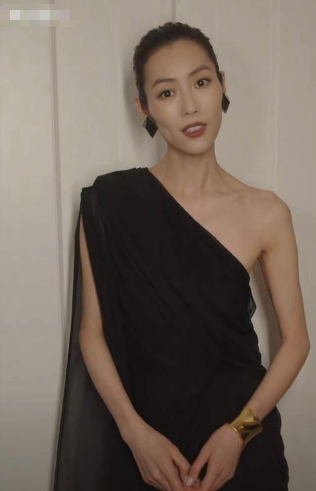 刘雯14年连登MetGala,不被恋情束缚事业,38岁活成时尚圈大女主