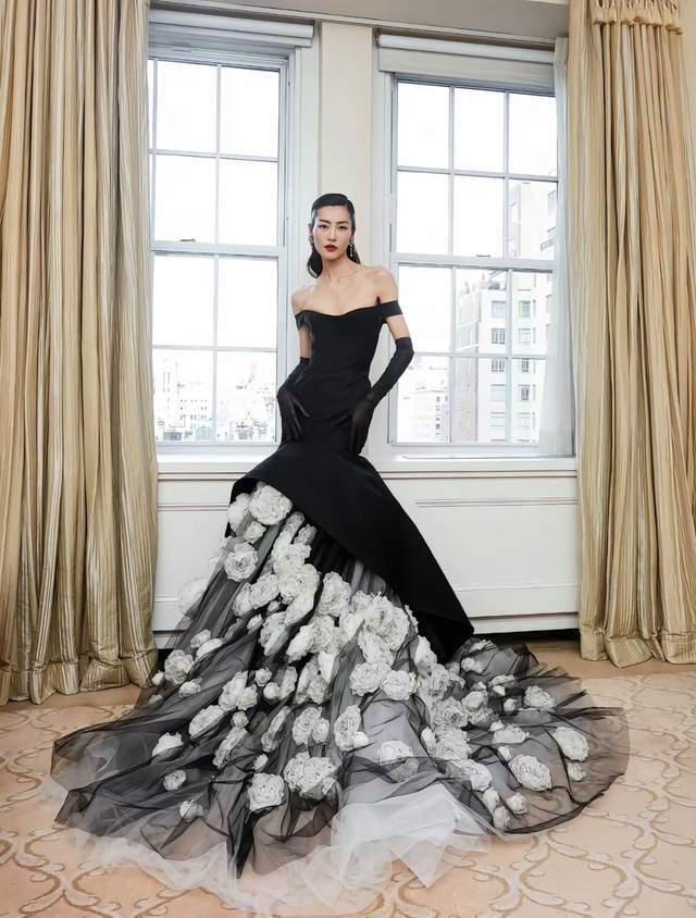 刘雯14年连登MetGala,不被恋情束缚事业,38岁活成时尚圈大女主