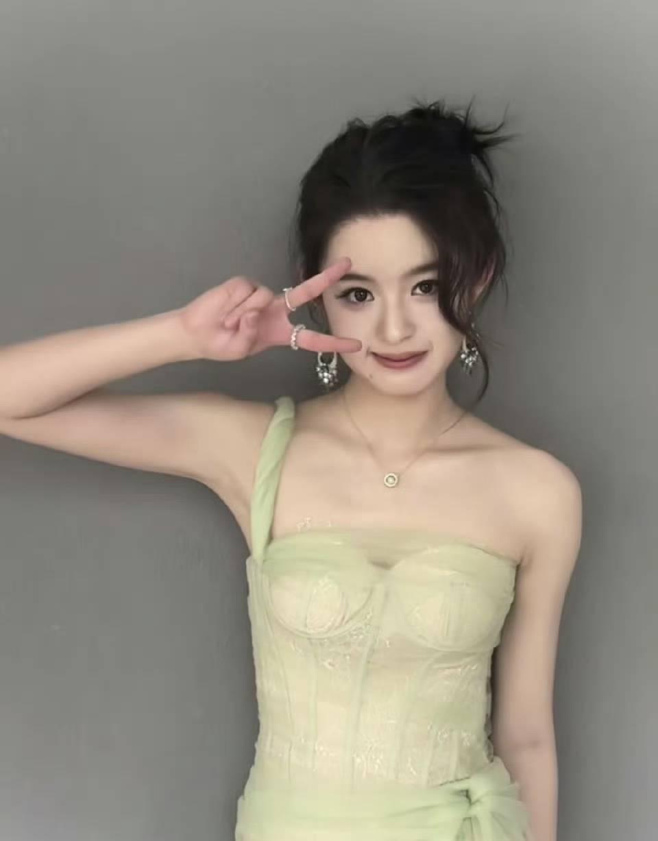 黄杨钿甜回应耳环风波:见到自己的AI擦边视频,未来有4部剧待播