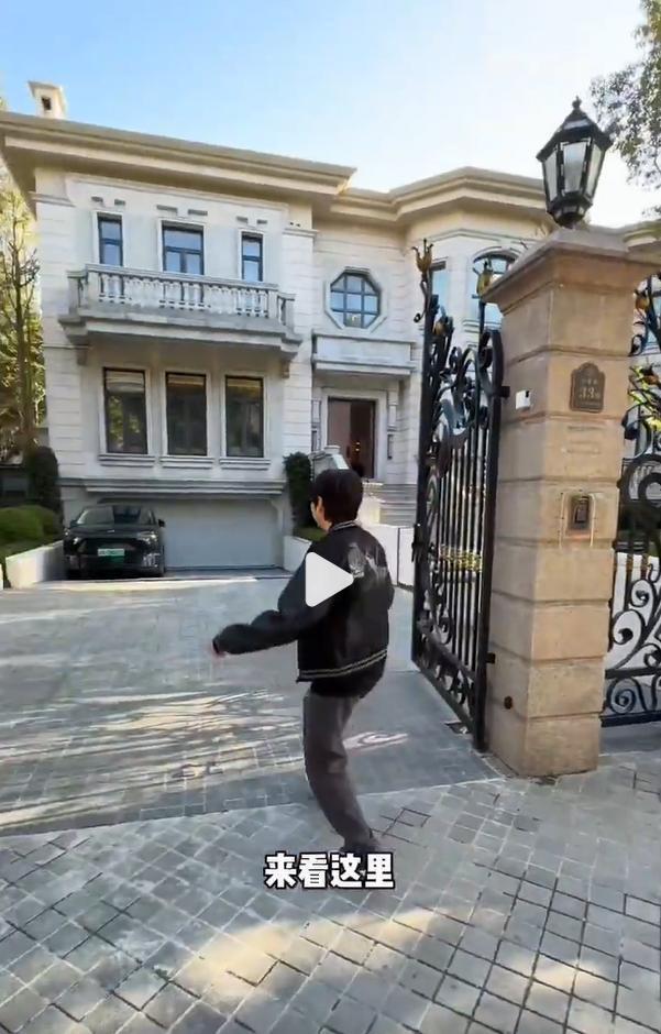 白冰偷税被查后续:掉粉太猛,或面临巨额赔偿,仍住上海千平别墅