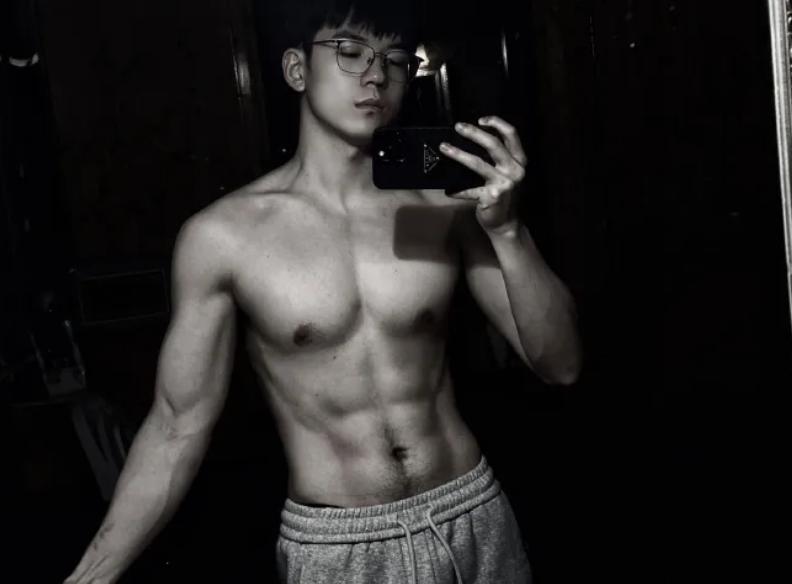 男明星学历造假塌房,转型当健身网红,这个圈子不用学历