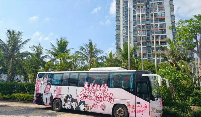 大漠叔叔40岁结婚,老婆长相酷似杨千嬅,两人年纪相差巨大