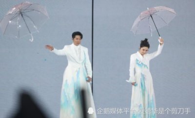 “扔伞之仇”终结篇？凤凰传奇深圳站：曾毅潇洒弃伞再开启“复仇”，玲花这次学聪明了