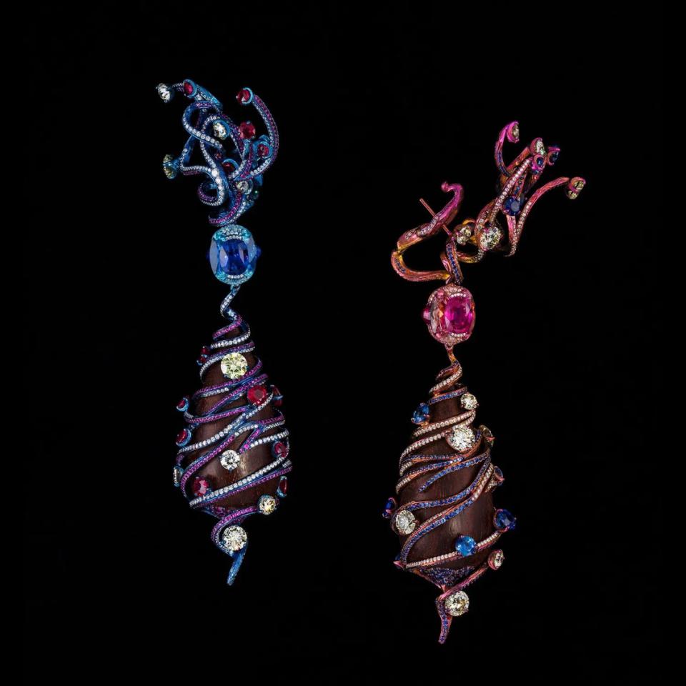62岁印度首富太太闪耀威尼斯,红蓝宝石耳环惊艳,“代表印度”引发争议