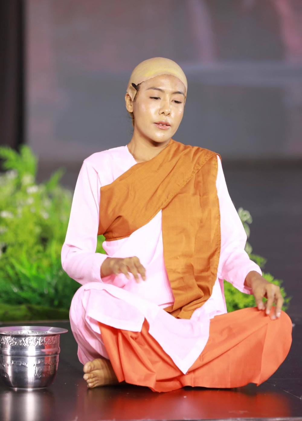 缅甸选美小姐装扮成尼姑登台参赛,引发众怒,或将入狱2年