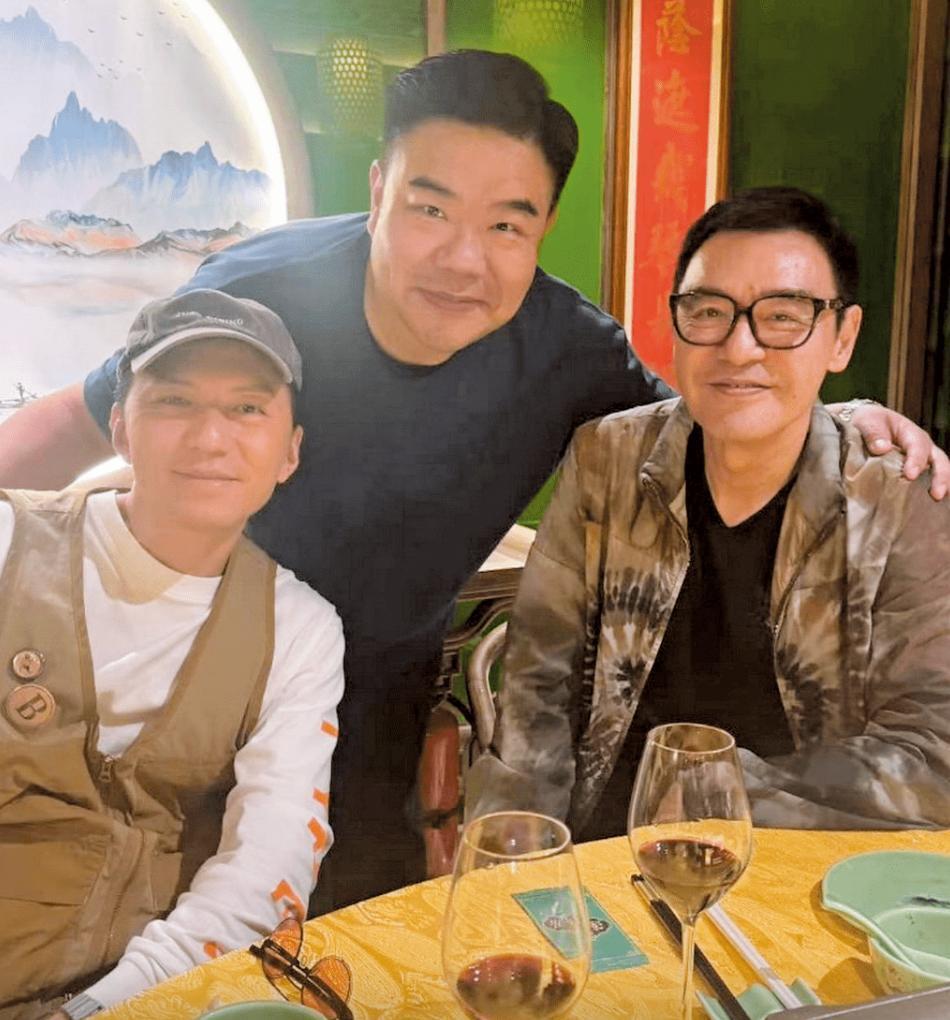 44岁袁伟豪与旧老板钟镇涛聚会，一脸愁容好憔悴，已两年无剧可拍