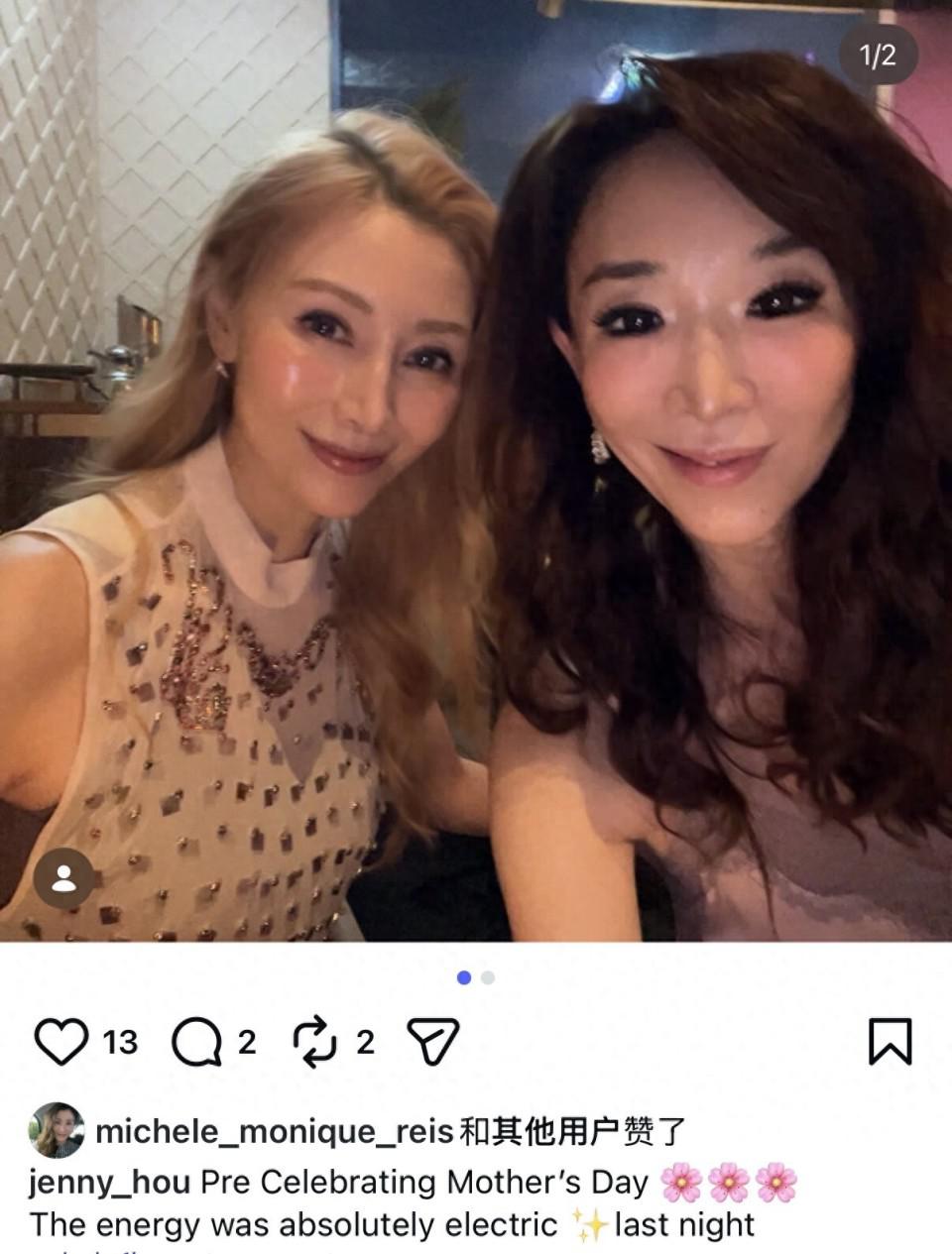 55岁李嘉欣提前庆祝母亲节,穿无袖薄纱身材纤瘦,15岁儿子没现身