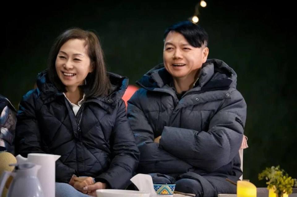 67岁香港绿叶丧妻一年公开近况,全家搬到离岛避世,称与伤痛共存